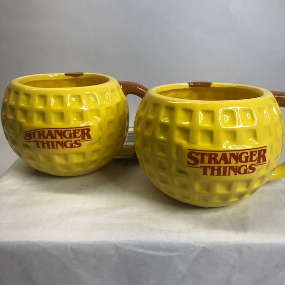 Stranger Things Lot of 2 Mugs Eggo Waffle Design‎ Coffee Cups Netflix 1 Misprint - Picture 1 of 12